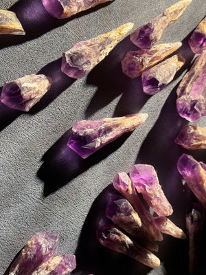 Amethyst Points Dragon Tooth shape ( large size)